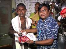 हलाखीत जगणाऱ्या गीतकार उत्तम कांबळेंना नंदेश उमप यांची आर्थिक मदत