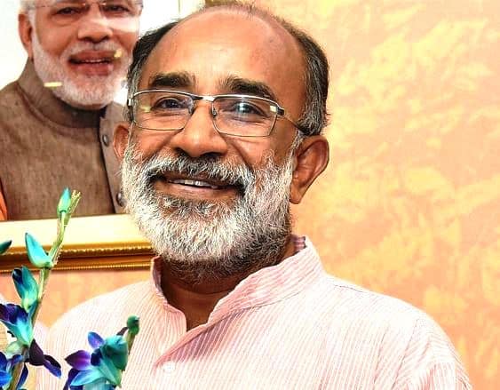 कारचालकांकडे पैशाची कमी नाही, केंद्रीय मंत्र्यांकडून इंधन दरवाढीचं समर्थन