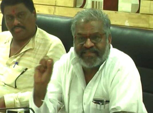 पेट्रोल दरवाढीवर प्रश्न, पत्रकाराला पाशा पटेलांची शिवीगाळ