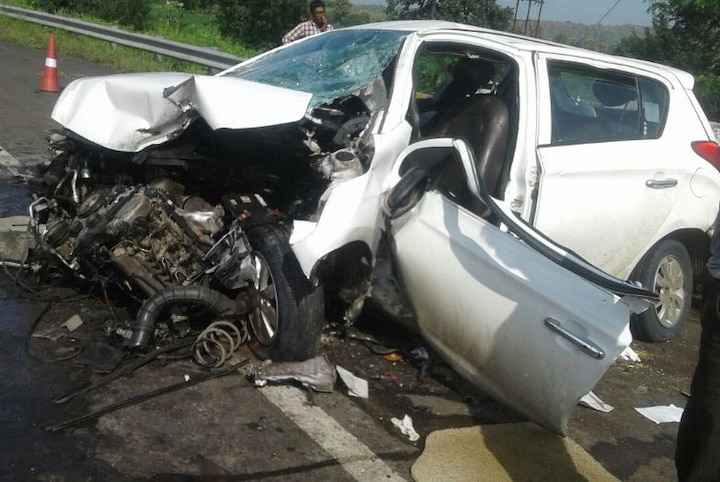 Wardha Car Accident While Overtaking On Amravati Nagpur Highway Latest Update अमरावती-नागपूर हायवेवर ओव्हरटेक करताना अपघात, दोघांचा मृत्यू