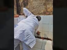 ...म्हणून मंत्र्यांकडूनच बस स्थानकावरील सार्वजनिक शौचालयाची सफाई