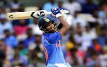 दोन सिक्स मारले की तिसरा मारतोच, पांड्या आणि षटकारांची हॅटट्रिक!