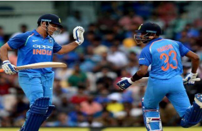 ऑस्ट्रेलियाविरुद्धच्या पहिल्या वन डे सामन्यात भारताच्या विजयाचा हिरो ठरला तो म्हणजे हार्दिक पांड्या. भारताची 5 बाद 87 अशी बिकट अवस्था झाली असताना, धोनीच्या साथीला पांड्या आला. या दोघांनी आधी भारताच्या संघाला स्थैर्य दिलं, मग धावगती वाढवली. 