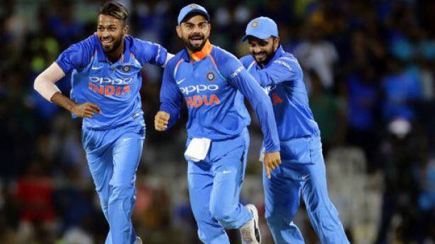 त्यानंतर अंतिम सामन्यात शादाब खानलाही पांड्याने तीन षटकारांचं गिफ्ट दिलं होतं. 
