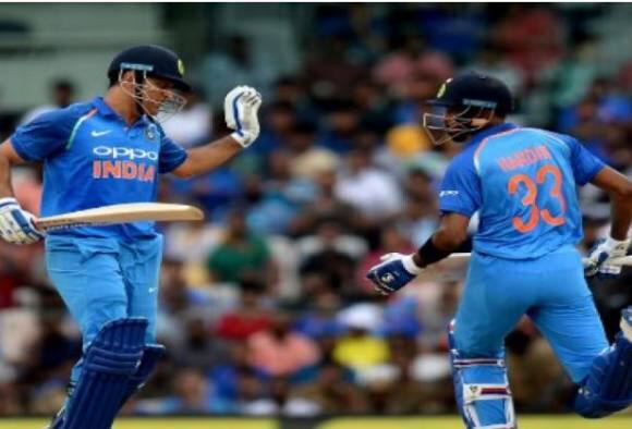 Hardik Pandya Reveals How Ms Dhoni Helped To Build Innings Latest Update 'त्या' खेळीचं श्रेय महेंद्रसिंह धोनीला : हार्दिक पांड्या 