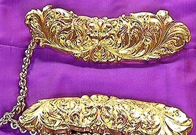 अंबाबाई मंदिराची शिखरे आणि मंदिराच्या भोवताली विद्युत माळा लावण्याचं काम सुरु आहे. 20 सप्टेंबरपासून प्रत्यक्ष विद्युत रोषणाई सुरूवात होणार आहे. 