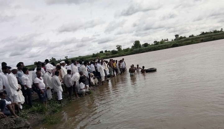 Poojari Fallen In River In Solapur Latest Updates पूजेसाठी पाणी आणायला गेलेला पुजारी नदीत बुडाला!