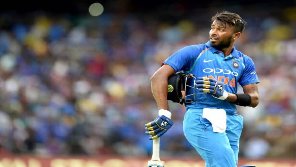 Hardik Pandya Troll On Social Media Latest Update सामनावीर हार्दिक पांड्या सोशल मीडियावर ट्रोल!