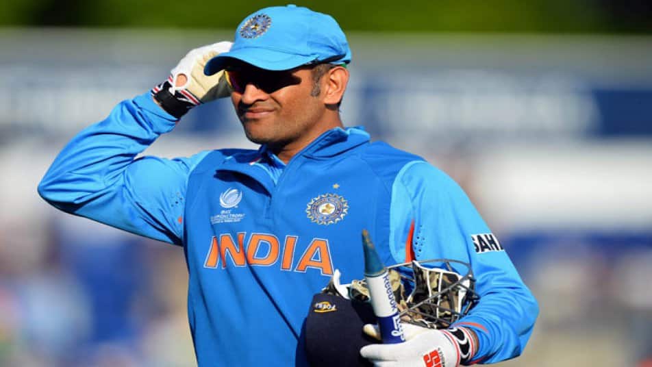 M S Dhoni never allows his teammates to use abusive words खेळात आई-बहिणीवरुन शिव्या धोनीला आवडत नाहीत