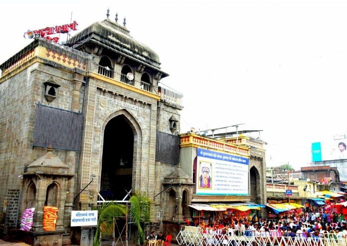 tuljapur Tulja Bhavani Temple darshan fraud agents took money from devotees for direct darshan dharashiv maharashtra marathi news 