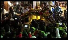 कोल्हापूरच्या अंबाबाईची सोन्याच्या पालखीतून प्रदक्षिणा