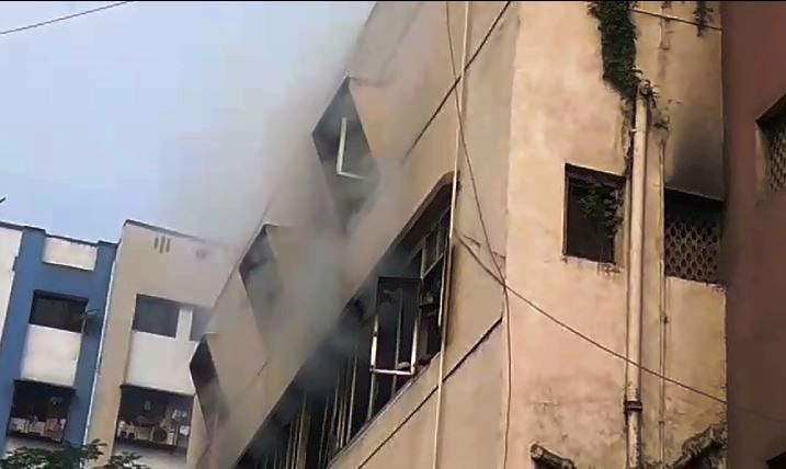 Fire Breaks Out At A Residential Building In Thanes Bhiwandi भिवंडीत रहिवासी इमारतीला आग, 10 जणांची सुखरुप सुटका