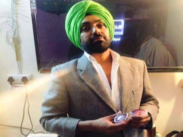 पंजाबमधल्या तरुणाची आंबोलीत आत्महत्या, अपहरण केलेली तरुणीही बेपत्ता Sindhudurga 25 Year Old Man Commits Suicide In Amboli पंजाबमधल्या तरुणाची आंबोलीत आत्महत्या, अपहरण केलेली तरुणीही बेपत्ता