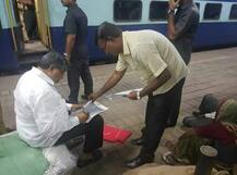 चंद्रकांत पाटील प्लॅटफॉर्मवर; गाठोड्यावर बसून महसूल मंत्र्यांच्या सह्या!