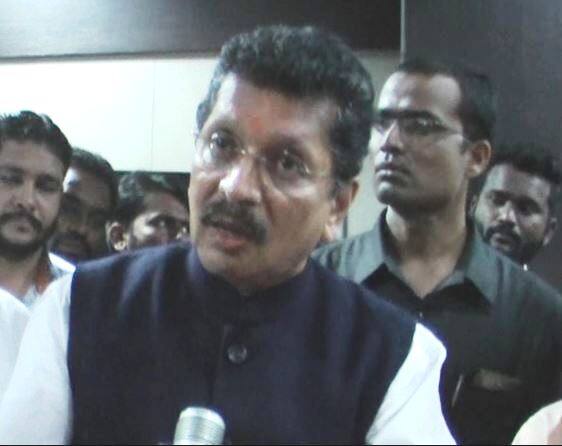 गुन्हेगारी प्रवृत्तीच्या राणेंना पैशाची गुर्मी, भाजपत घेऊ नका : केसरकर