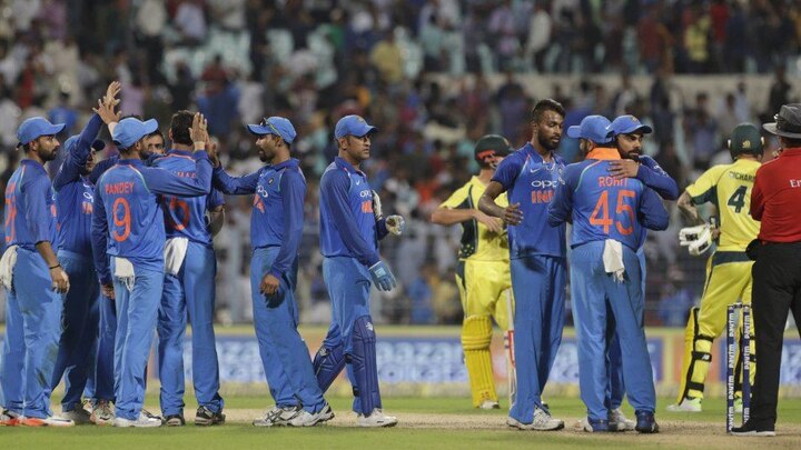 India Vs Australia Third Odi Indore Latest Update #IndVsAus : इंदूर वनडे- नाणेफेक जिंकून ऑस्ट्रेलियाची फलंदाजी