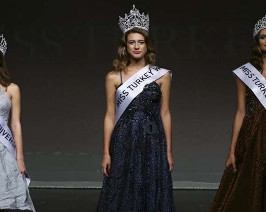 Miss Turkey Itir Esen Loses Crown Over Controversial Tweet In Past Latest Update पिरीएड्सची तुलना शहिदांच्या रक्ताशी, मिस तुर्कीने किताब गमावला