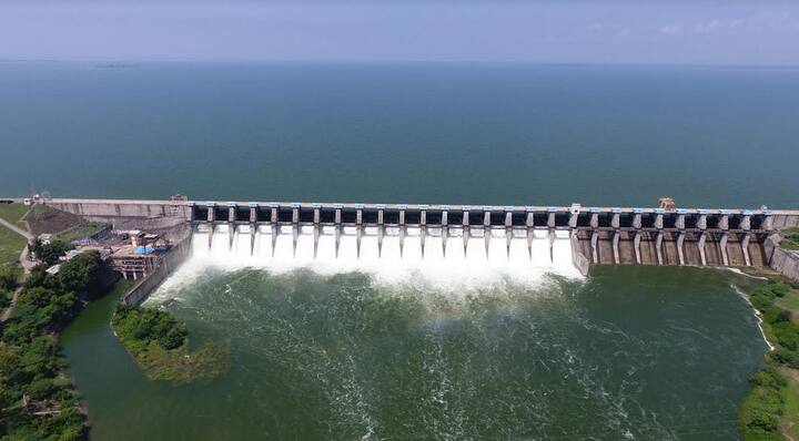  शंकरराव चव्हाण यांच्या प्रयत्नांमुळे गोदावरी नदीवर या धरणाचा जन्म झाला. 1976 ला इंदिरा गांधी यांनी लोकांची तहाण भागवण्यांची जिम्मेदारी सोपवली. 