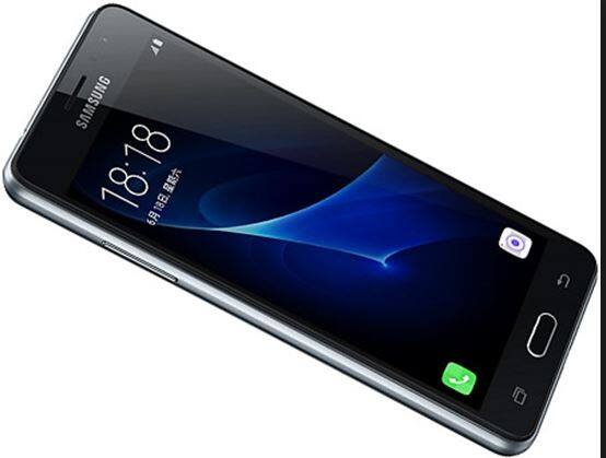 गॅलक्सी On7 Pro, J3 Pro : हे दोन्ही स्मार्टफोन अनुक्रमे 7,590 आणि 7,090 रुपयात उपलब्ध आहे. यांची किंमत आधी 8,990 आणि 7,990 रुपये आहे.   