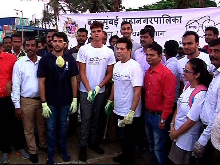 पंतप्रधान नरेंद्र मोदी यांच्या ‘स्वच्छता ही सेवा’ या अभियानात आज मास्टर ब्लास्टर सचिन तेंडुलकरने मुलासह सहभाग घेतला.