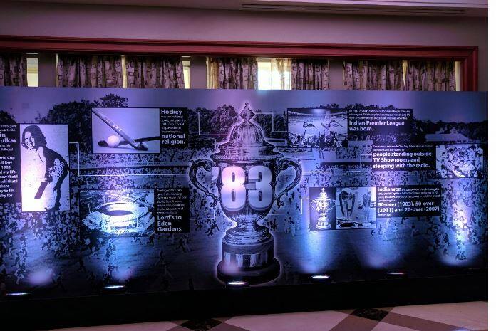 मुंबईतील जे डब्लू मॅरिएट हॉटेलमध्ये सिनेमाचा लाँचिंग सोहळा होत आहे. यासाठी त्यावेळचे सर्व खेळाडू एकत्र जमले. 