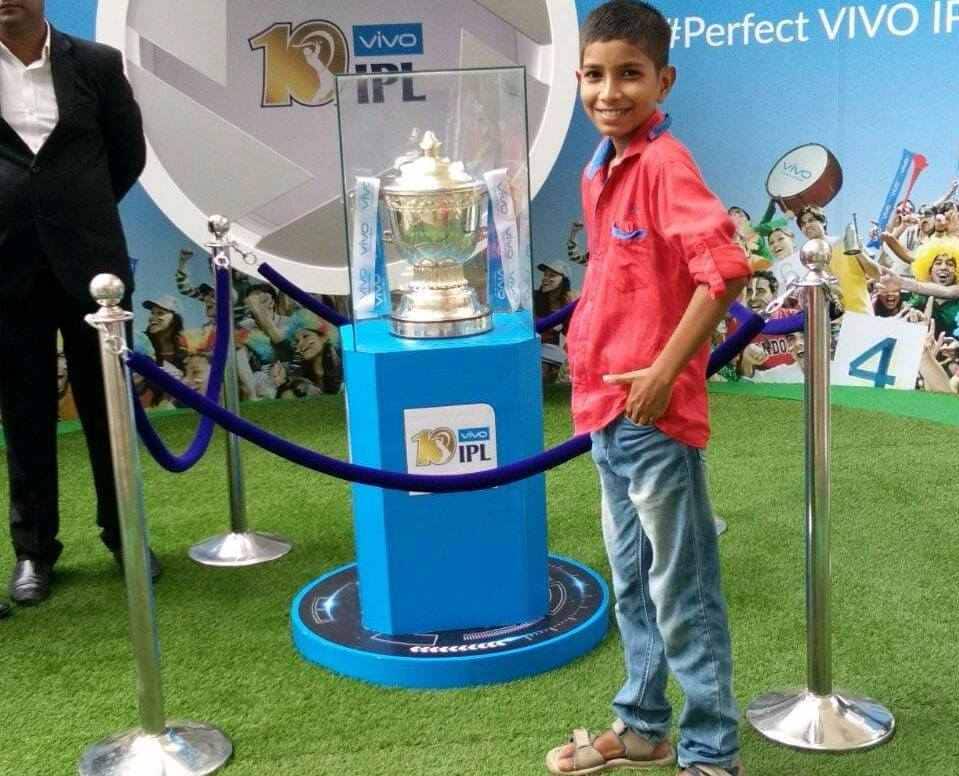 दहीहंडीला सलामी देणाऱ्या गोविंदाचा चेंगराचेंगरीत दुर्दैवी अंत 14 Years Rohit Parab Died In Stampede At Parel Railway Station दहीहंडीला सलामी देणाऱ्या गोविंदाचा चेंगराचेंगरीत दुर्दैवी अंत