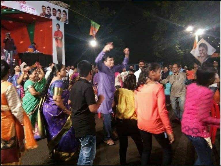 एलफिन्स्टन दुर्घटनेनंतर रात्री किरीट सोमय्या गरबा खेळत होते?