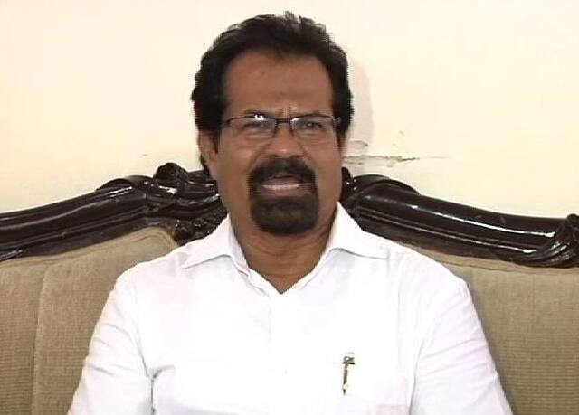 महाडेश्वरांच्या कारवरील लाल दिवा अवैध, पालिकेला नोटीस