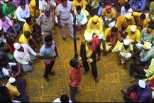 खंडेरायाच्या जेजुरीत रंगला मर्दानी दसरा, 42 किलोंची तलवार उचलण्यासाठी स्पर्धा