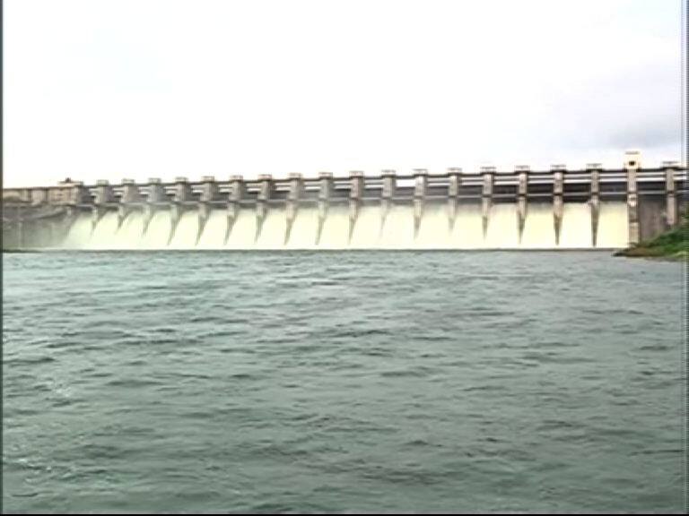 only 3.9 TMC water reached to jayakwadi dam latest updates जायकवाडीत केवळ 3.9 टीएमसी पाणी पोहोचलं, धरणांतून पाण्याचा विसर्ग बंद