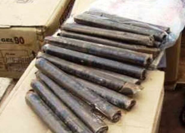 Nashik 16 Gelatin Sticks And 16 Detonator Sized By Police गोणीतून 60 जिलेटीनच्या कांड्या, 16 डेटोनेटर जप्त, नाशकात खळबळ
