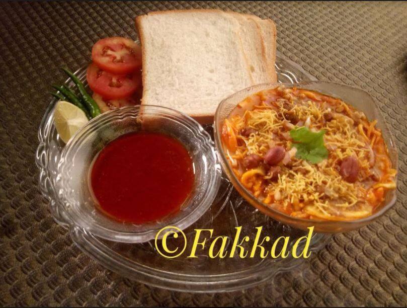 खादाडखाऊ : जखमा उरातल्या