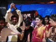 VIDEO : भाजपच्या महिला शहराध्यक्षाच्या दिराचा हवेत गोळीबार