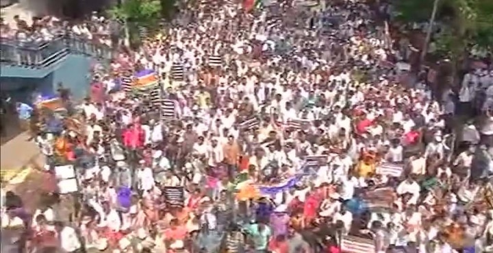 राज ठाकरे रेल्वे प्रशासनाला निवेदन दिल्यानंतर चर्चगेट स्टेशनबाहेर भाषण करणार आहेत. त्यानंतर या मोर्चाचा समारोप होईल.