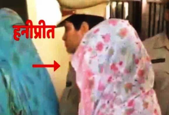 राम रहीमला पळवून नेण्यासाठी कट रचल्याचा आरोप हनीप्रीतवर आहे. पोलिसांच्या मते, 25 ऑगस्टला राम रहीम जेव्हा जेलमध्ये गेला तेव्हा हनीप्रीतनं काही गुंडांच्या मदतीनं हिंसाचार घडवून आणला. ज्यामध्ये अनेकांचे प्राणही गेले. 