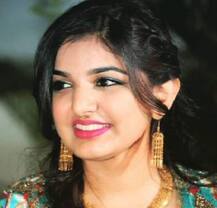 रेल्वे ट्रॅकवर तरुणीचा मृतदेह, मेसेजवरुन आत्महत्येचा संशय