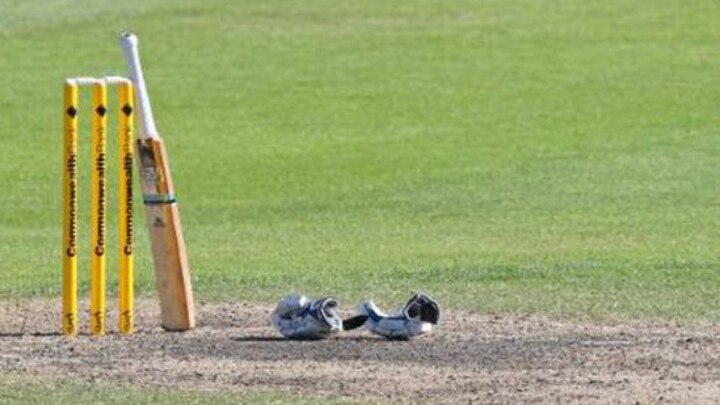 17 Year Old Boy Dies After Being Hit By Cricket Ball In Bangaladesh Latest Update बांगलादेशमध्ये 17 वर्षीय मुलाचा चेंडू छातीत लागून मृत्यू