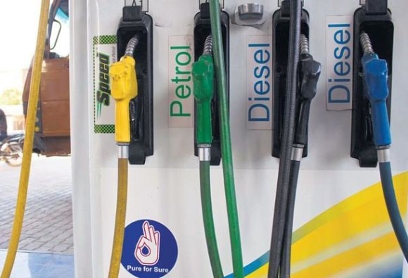 Petrol Pump Owners Called One Day Strike On 13th October 13 ऑक्टोबरला पेट्रोलपंप चालकांचा एकदिवसीय संप
