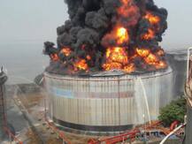 भरसमुद्रात अग्नीतांडव, 40 तासांनंतरही जवाहर द्विपावरील आग धुमसलेलीच