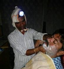 भारनियमनाने त्रस्त सलून व्यावसायिकाचा अनोखा फंडा