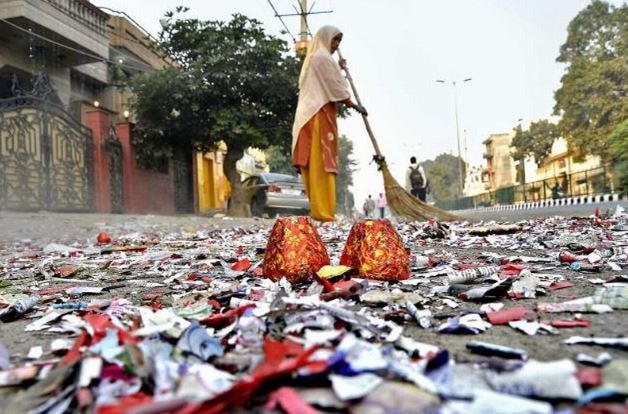 Fire Crackers Ban Can Implemented In Other Places Afte Delhi Ncr राजधानी दिल्लीतल्या फटाकेबंदीचे पडसाद महाराष्ट्रातही?