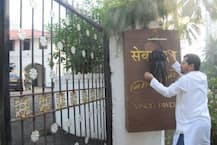 कपिल पाटलांकडून शिक्षणमंत्री विनोद तावडेंच्या बंगल्याबाहेर काळा आकाश कंदिल