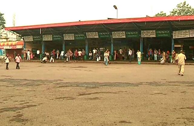 कामावर रुजू न होणाऱ्या एसटी कर्मचाऱ्यांचं निलंबन, प्रशासनाचा इशारा