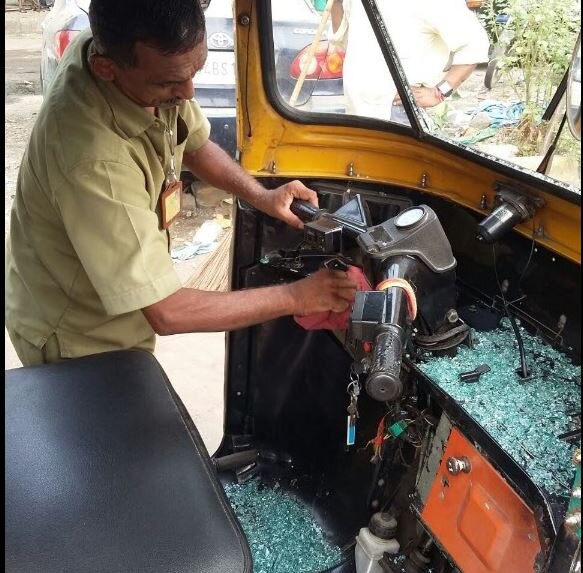 Mumbai Rickshaws Sabotaged In Kurla Latest Update मुंबईत कुर्ल्यामध्ये मध्यरात्री 8 ते 9 रिक्षांची तोडफोड