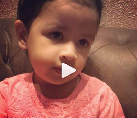 Ziva Dhoni singing a Malayalam song VIDEO: बोबड्या बोलीत धोनीच्या लेकीचं मस्त गाणं