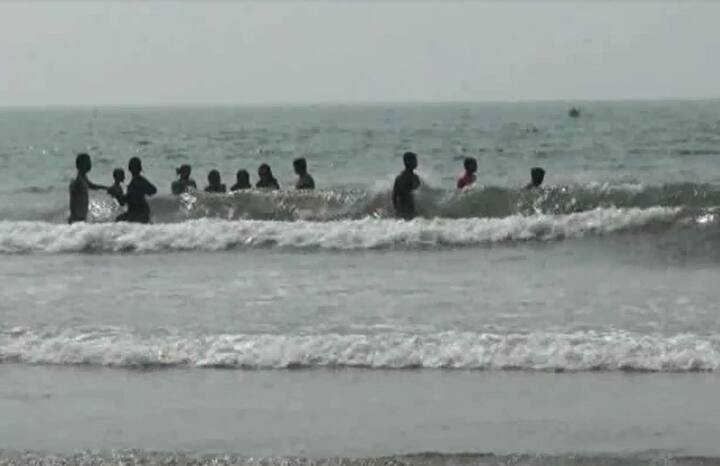 पण जर तुम्हाला निरव शांतता अनुभवायची असेल तर येथील किनारे तुमची वाट पाहत आहेत. 