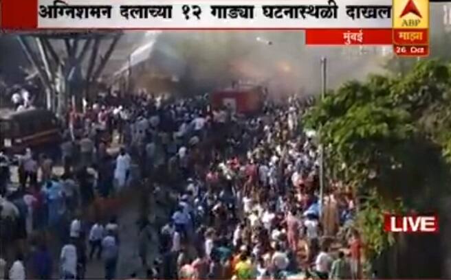 दाटीवाटीच्या वस्तीमुळे तसंच आग आतल्या बाजूला लागल्याने अग्निशमन दलाच्या गाड्या पोहोचण्यास अडचण येत आहे. 