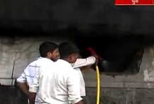 सापाला बाहेर काढण्यासाठी लावलेल्या आगीत गोडाऊन जळून खाक