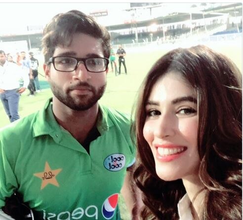 Pakistani Cricketer Imam Ul Haq calls journalist Fazeela Saba ‘aunty’ latest update थँक्यू आंटी, पाकिस्तानी क्रिकेटपटूकडून स्पोर्ट्स अँकरची विकेट