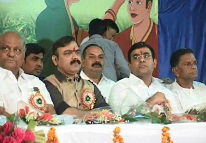 File FIR against who is respostible for pesticide poisoning deaths, Says Makrand Anaspure latest updates कीटकनाशक फवारणी : दोषींवर सदोष मनुष्यवधाचा गुन्हा दाखल करा : मकरंद